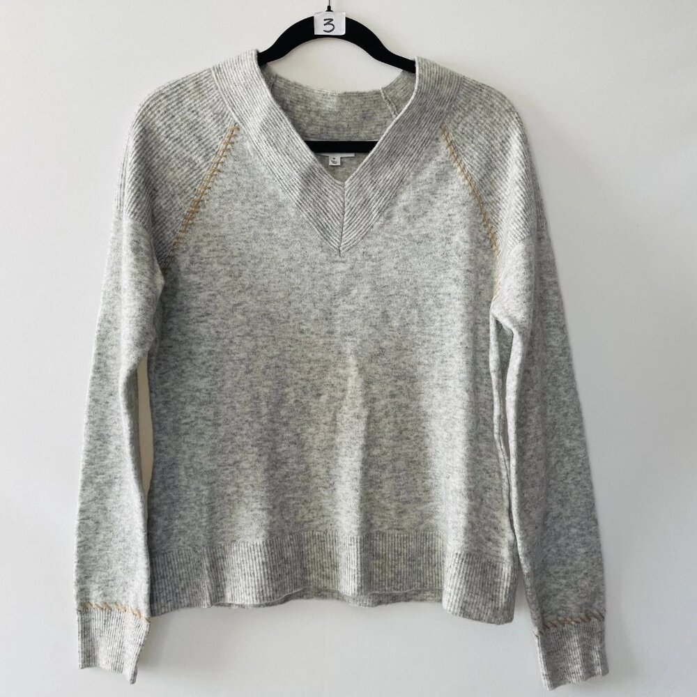A Loves A Womens Heather Gray V-Neck Contrast Stitching Classic Sweater Size M